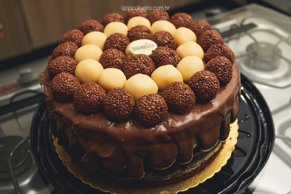 bolo dona maricota brigadeiros