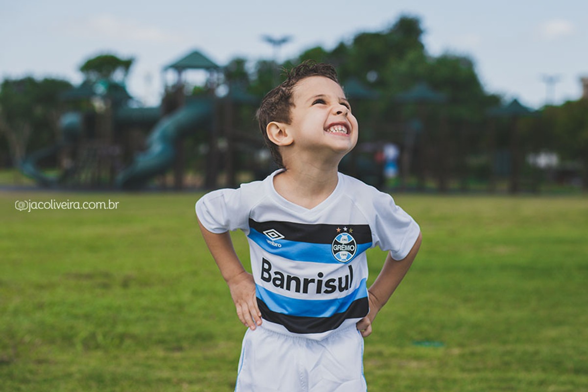 ensaio infantil porto alegre bernardo no boulevard laçador camiseta do gremio