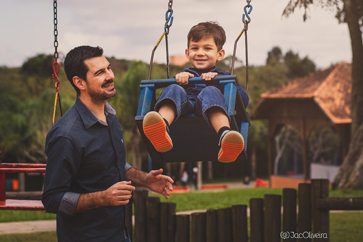 pai emerson com joaquim no balanço fotos de familia porto alegre