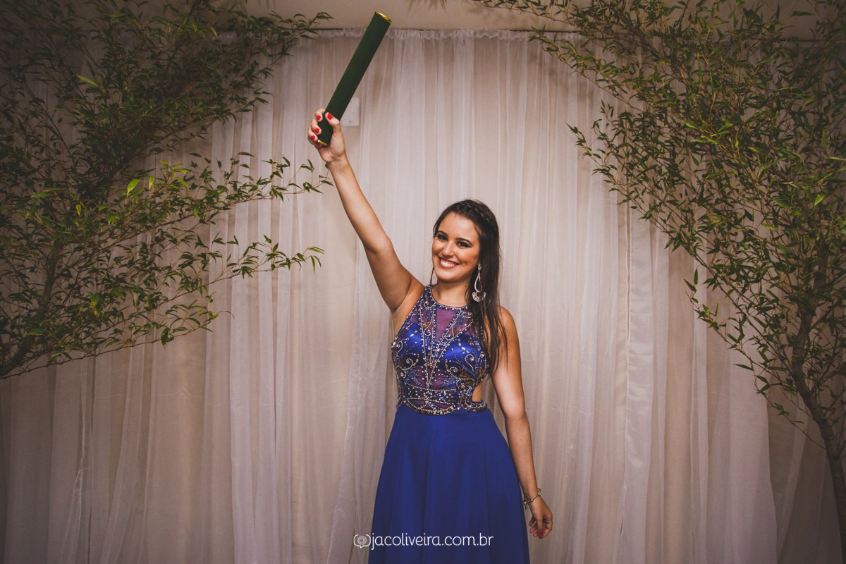 formanda isabel com diploma foto posada bonita e linda