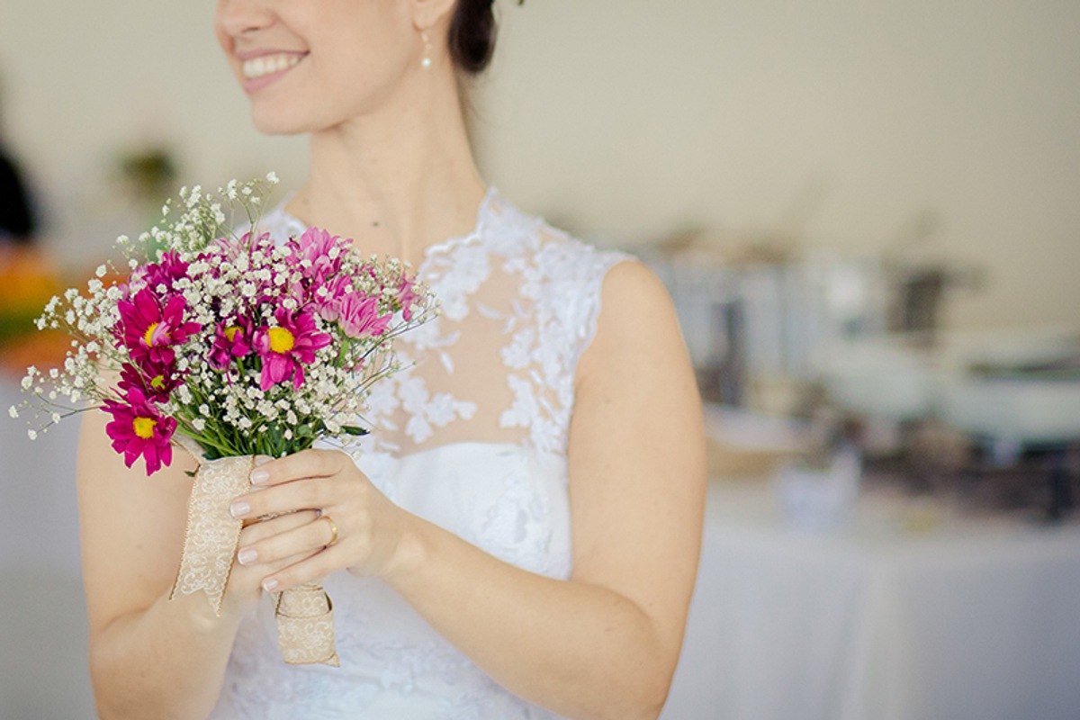 noiva segurando buque casamento de dia zona sul porto alegre