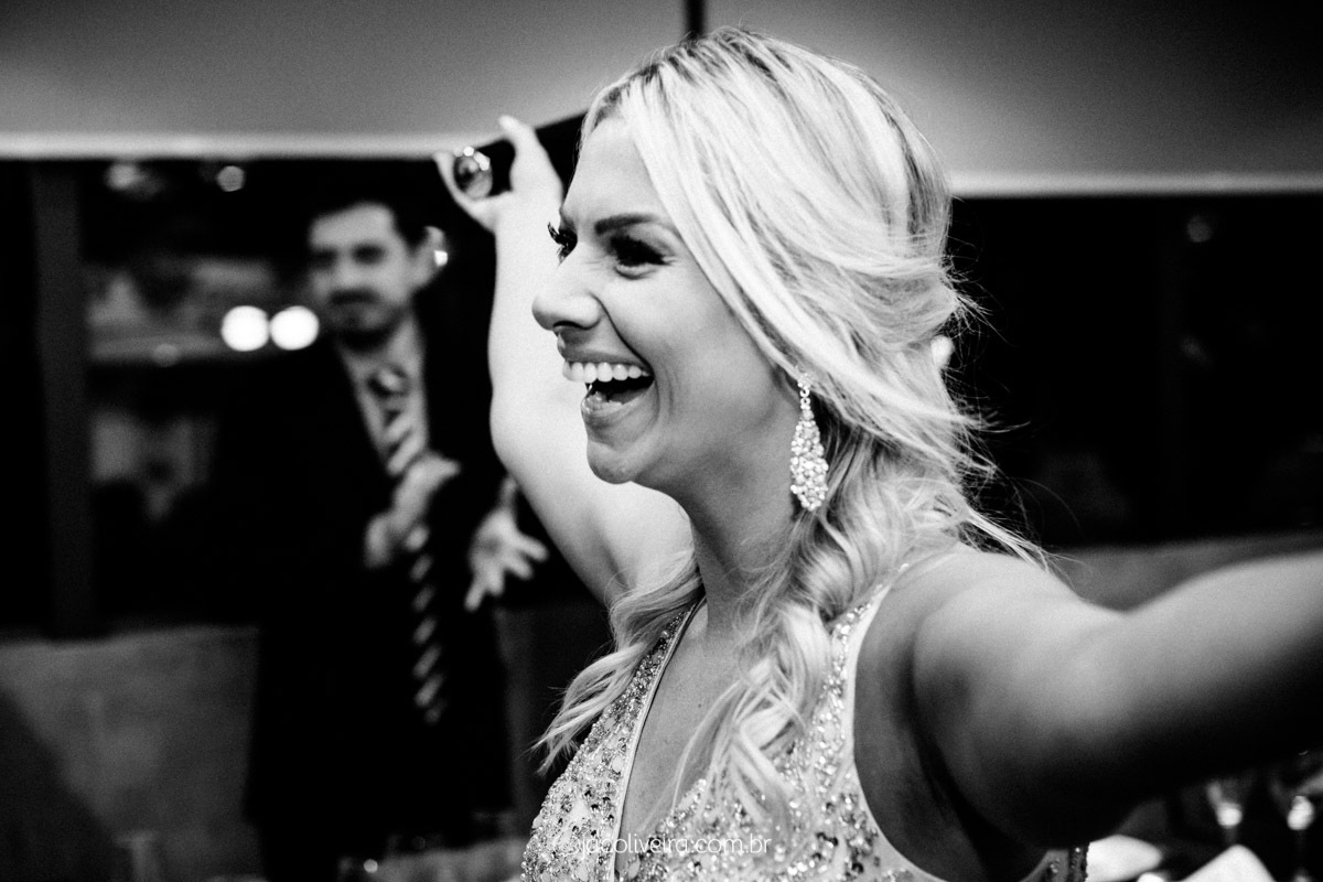 fotógrafo em porto alegre formatura pb luiza sorrindo