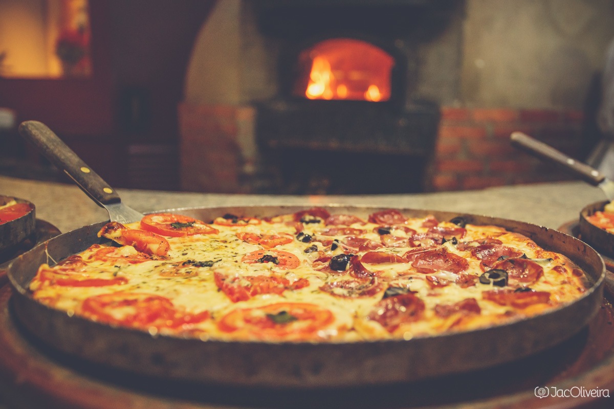 pizza feita pelo grupo gourmet pertence fratello temperos especiais