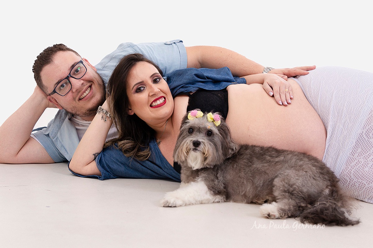 Ensaio Gestante com Pet | Estudio São Paulo/SP | Grávida, Marido e cachorro de estimação