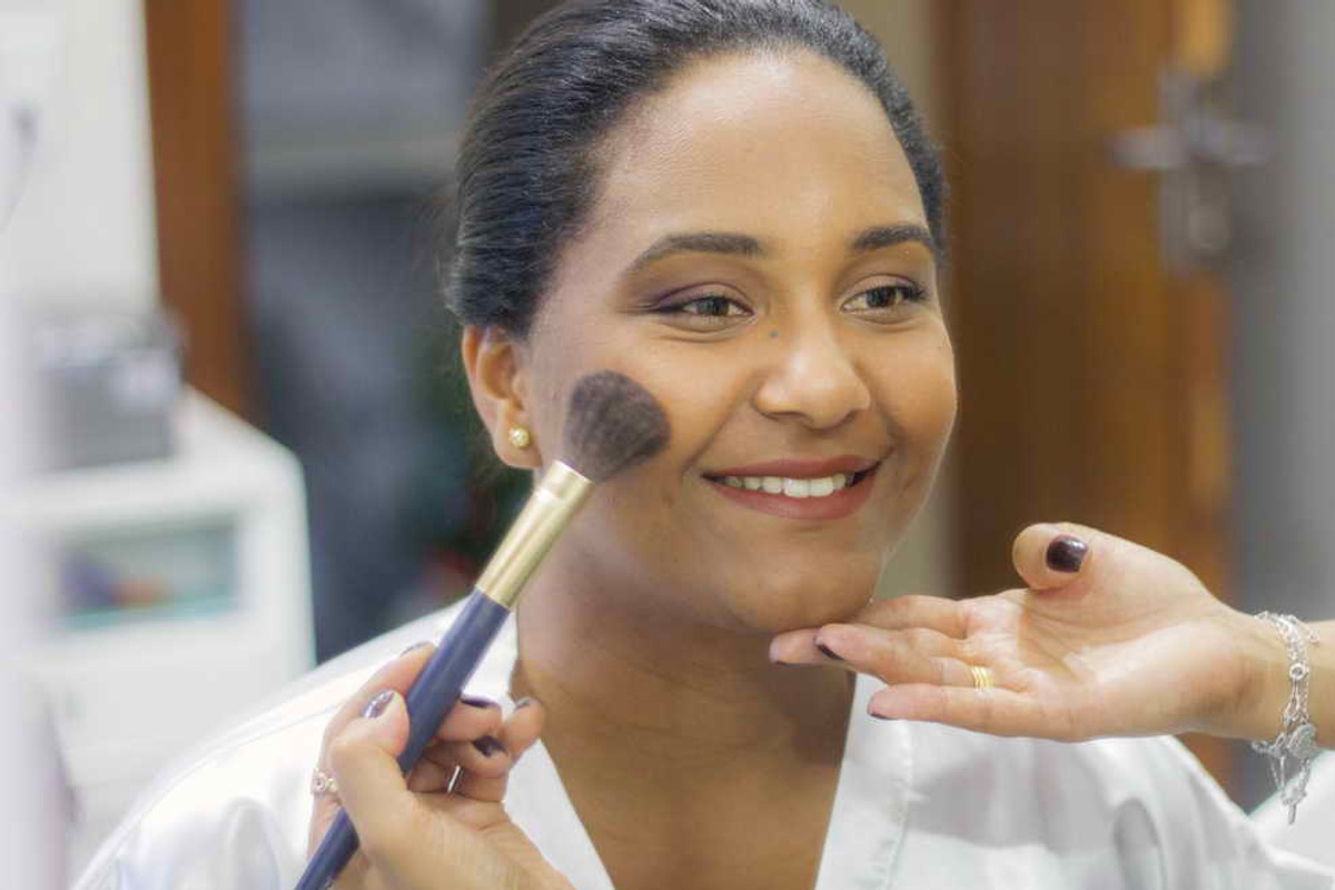 MAKE UP DE ROBERTA INSTITUTO DE BELEZA ROSE SANTOS