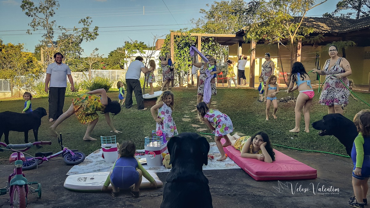 ensaio fotográfico virtual remoto celular quintal montagem retrato pandemia quarentena isolamento família sala de casa cotidiano veloso valentim brasília fotógrafo