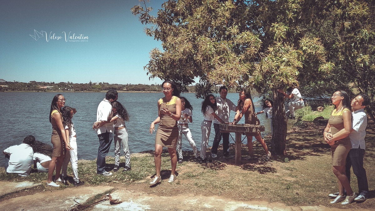 ensaio fotográfico virtual remoto celular montagem retrato pandemia quarentena isolamento família sala de casa cotidiano veloso valentim brasília fotógrafo