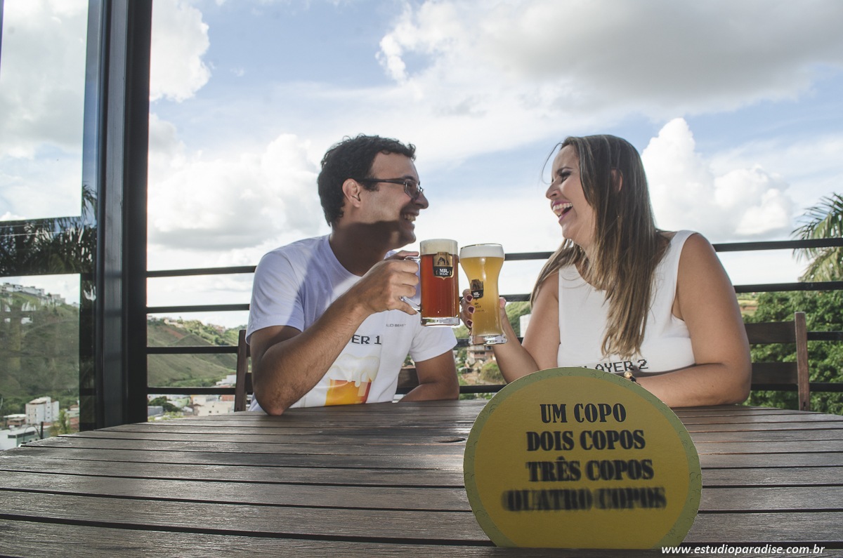 Ensaio pré casamento em pizzaria, bar e cervejaria, em juiz de fora