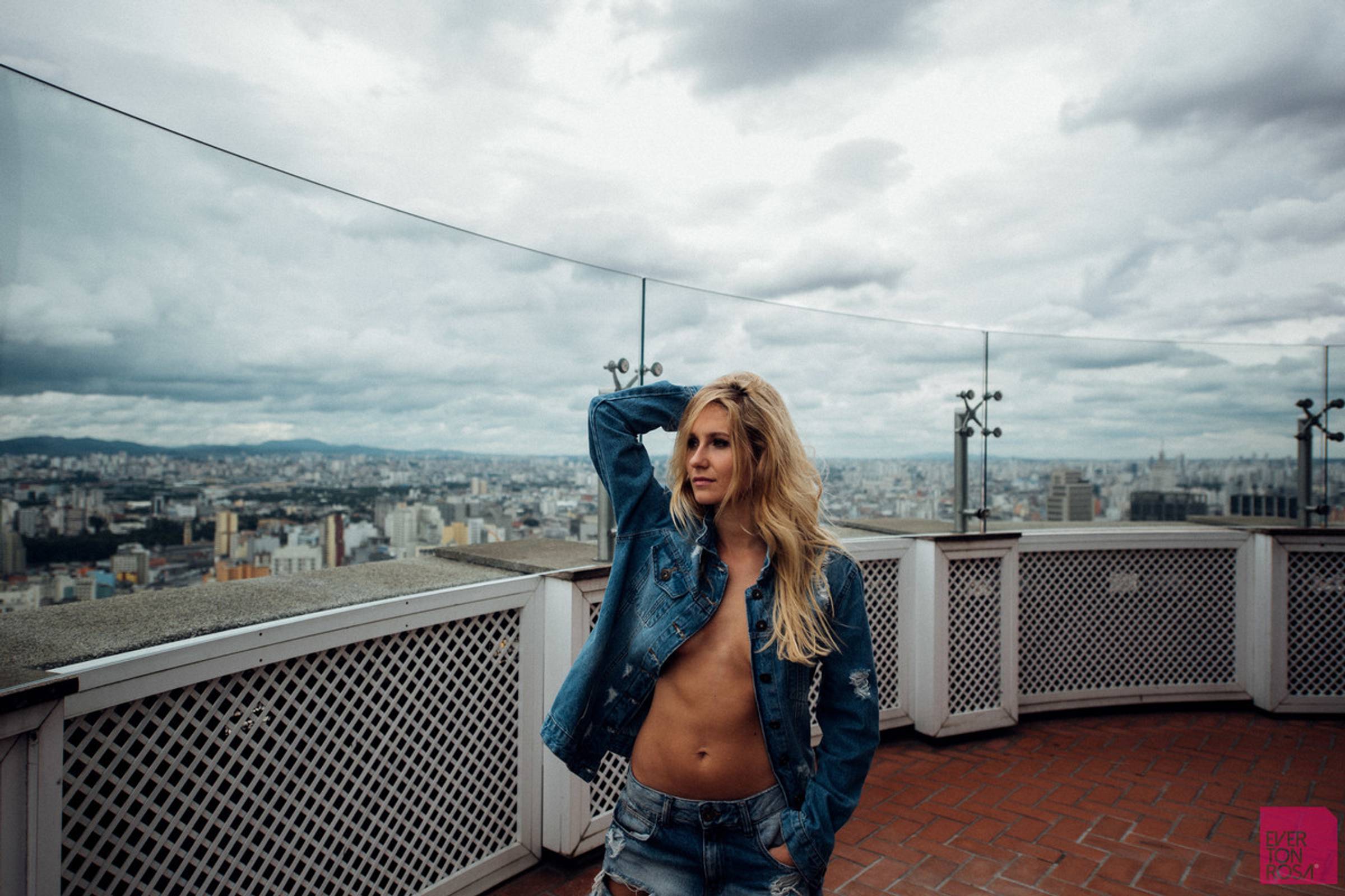 Portrait Atriz Internacional ALINE JONES da série da HBO "O Negócio