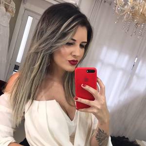 Sobre Thays Fernandes