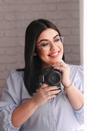 Sobre Angela Sales Meira 