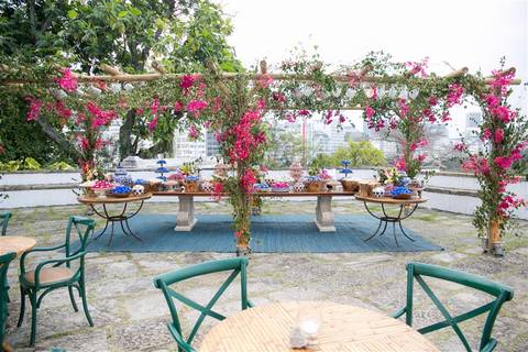 Mesa de doce com um gazebo'