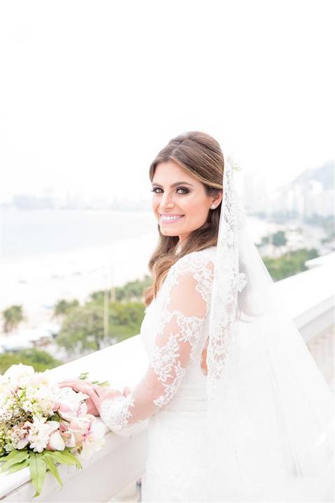 noiva pronta para ir para festa'