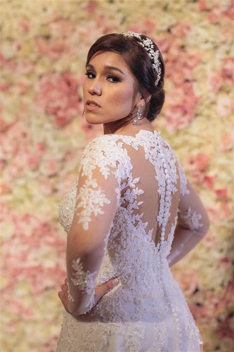 Vestido Carol Hungria
costas rendadas do lindo vestido de noiva.'