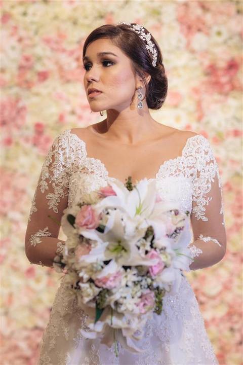 Vestido Carol Hungria
lindo buque de lírios '