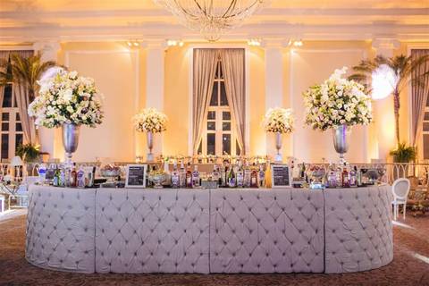 Foto Carol Bustorff 
Decoração: Daniel Cruz 
Bar: Top Bar
Bar central no meio do salão Golden'