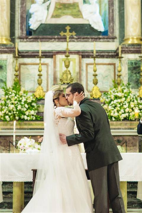 Vestido Carol Hungria
casados. Pode beijar a noiva'