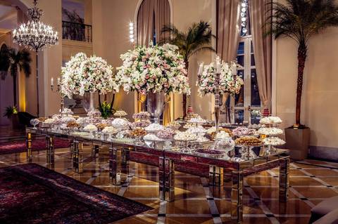 Foto: Paulo Lima 
 Decoração: Daniel Cruz
Mesa enorme de doce'