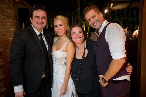 Vanessa Aune e os noivos'