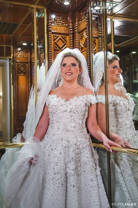 Tradicional foto da noiva no elevador!'