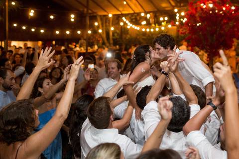 muita festa
Insólito Búzios'