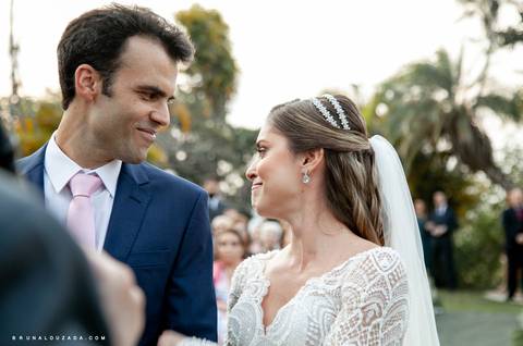 Olhar carinhoso do noivo'