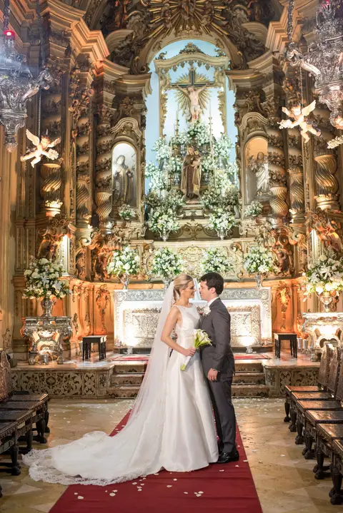 noivos no altar'