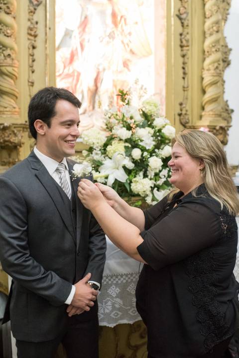 Marina Fava
Colocando a lapela'