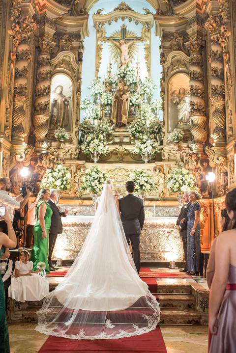 noivos no altar'