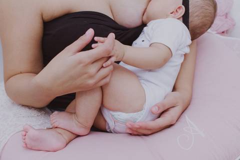 amamentando o bebê'