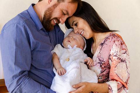 bebê dormindo em batizado na paróquia santa ângela em ribeirão preto'