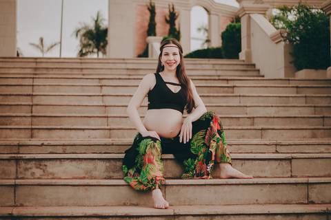 ensaio gestante externo mãe solo com cachorros ribeirão preto jardim olhos d´água mulher tatuada - tassia garcia fotografia'