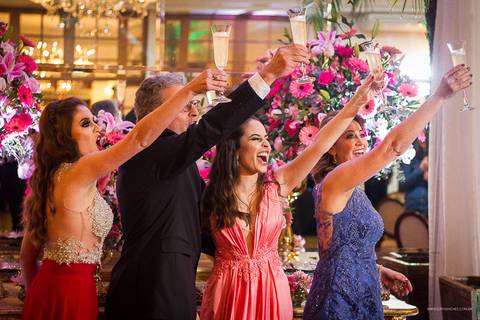 brinde com familiares da formanda em salao ouro preto'