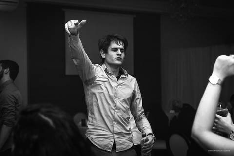 convidado se divertindo em formatura em salao ouro preto'