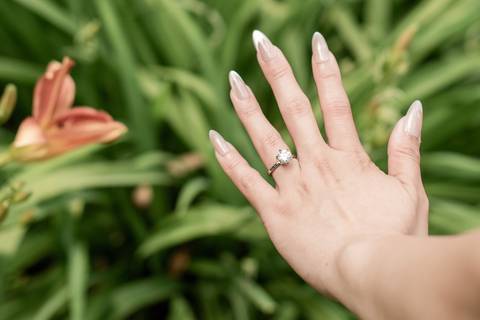 Engagement ring detail on Cindy's hand, proposal at Palácio de Monserrate, Sintra'