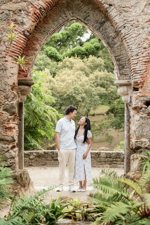 Cindy and Ryan, engagement portrait at Palácio de Monserrate, Sintra, by Mariana Castanheira'