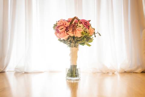 dia da noiva, mariana assis lounge, abrescas, buque rosa, natus barber shop, madrinahs de rosa, noide terno vinho, casamento de noite, dia do noivo, make de noiva, penteado de noivadia da noiva, mariana assis lounge, abrescas, buque rosa, natus barber sho'