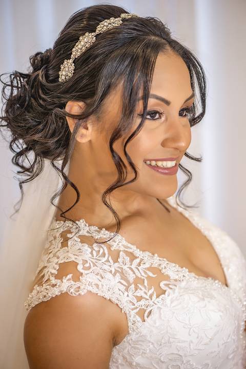 dia da noiva, mariana assis lounge, abrescas, buque rosa, natus barber shop, madrinahs de rosa, noide terno vinho, casamento de noite, dia do noivo, make de noiva, penteado de noiva'