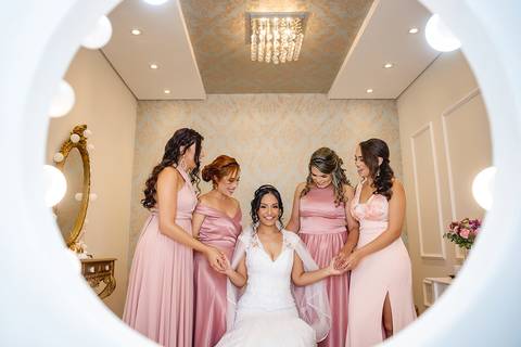 dia da noiva, mariana assis lounge, abrescas, buque rosa, natus barber shop, madrinahs de rosa, noide terno vinho, casamento de noite, dia do noivo, make de noiva, penteado de noiva'