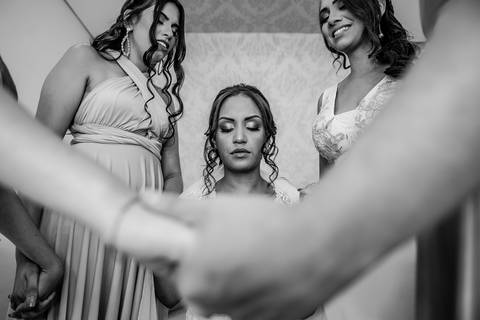 dia da noiva, mariana assis lounge, abrescas, buque rosa, natus barber shop, madrinahs de rosa, noide terno vinho, casamento de noite, dia do noivo, make de noiva, penteado de noiva'