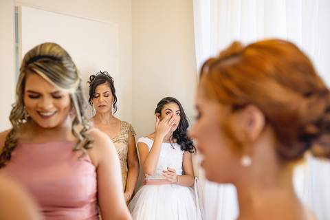 dia da noiva, mariana assis lounge, abrescas, buque rosa, natus barber shop, madrinahs de rosa, noide terno vinho, casamento de noite, dia do noivo, make de noiva, penteado de noiva'