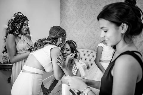 dia da noiva, mariana assis lounge, abrescas, buque rosa, natus barber shop, madrinahs de rosa, noide terno vinho, casamento de noite, dia do noivo, make de noiva, penteado de noiva'