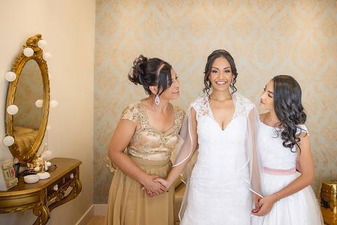 dia da noiva, mariana assis lounge, abrescas, buque rosa, natus barber shop, madrinahs de rosa, noide terno vinho, casamento de noite, dia do noivo, make de noiva, penteado de noiva'