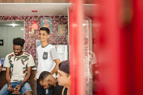 dia da noiva, mariana assis lounge, abrescas, buque rosa, natus barber shop, madrinahs de rosa, noide terno vinho, casamento de noite, dia do noivo, make de noiva, penteado de noiva'