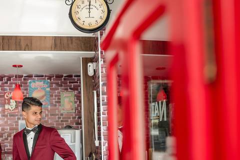 dia da noiva, mariana assis lounge, abrescas, buque rosa, natus barber shop, madrinahs de rosa, noide terno vinho, casamento de noite, dia do noivo, make de noiva, penteado de noiva'