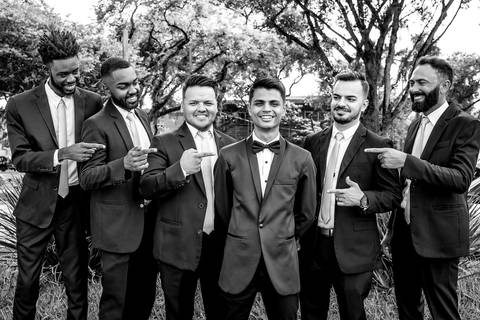 dia da noiva, mariana assis lounge, abrescas, buque rosa, natus barber shop, madrinahs de rosa, noide terno vinho, casamento de noite, dia do noivo, make de noiva, penteado de noiva'