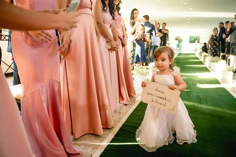 dia da noiva, mariana assis lounge, abrescas, buque rosa, natus barber shop, madrinahs de rosa, noide terno vinho, casamento de noite, dia do noivo, make de noiva, penteado de noiva'