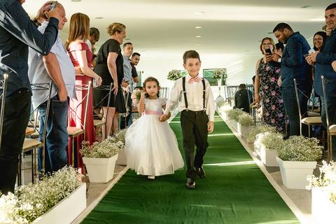 dia da noiva, mariana assis lounge, abrescas, buque rosa, natus barber shop, madrinahs de rosa, noide terno vinho, casamento de noite, dia do noivo, make de noiva, penteado de noiva'