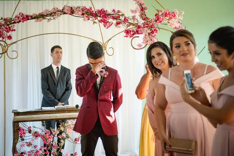 dia da noiva, mariana assis lounge, abrescas, buque rosa, natus barber shop, madrinahs de rosa, noide terno vinho, casamento de noite, dia do noivo, make de noiva, penteado de noiva'