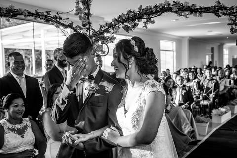 dia da noiva, mariana assis lounge, abrescas, buque rosa, natus barber shop, madrinahs de rosa, noide terno vinho, casamento de noite, dia do noivo, make de noiva, penteado de noiva'